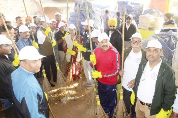 जगदलपुर को स्वच्छ शहर बनाने में सभी दें सहयोग- किरण देव