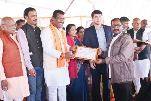 सीएम ने जिले के किसानों के बैंक खातों में बोनस राशि का किया ऑनलाइन भुगतान
