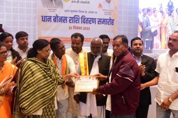 सुशासन दिवस पर किसानों को मिला 2 साल का बोनस