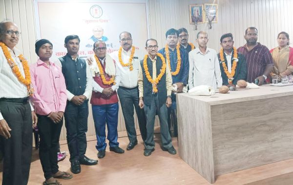 नगर पालिका के सभा कक्ष में सुशासन दिवस पर कवि सम्मेलन