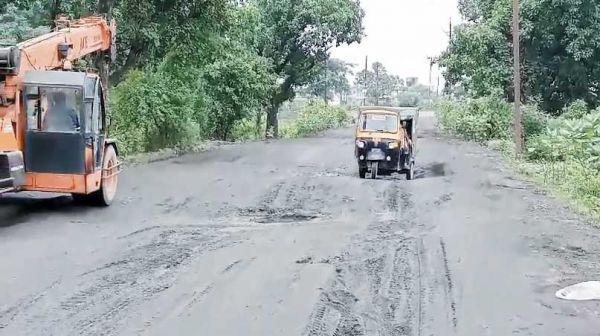 गोवर्धनपुर सडक़ जर्जर, मोहल्लेवासियों ने फिर उठाई निर्माण की मांग