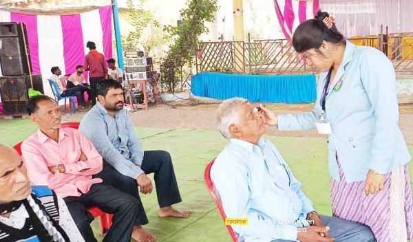 रासेयो शिविर में नेत्रों की हुई जांच