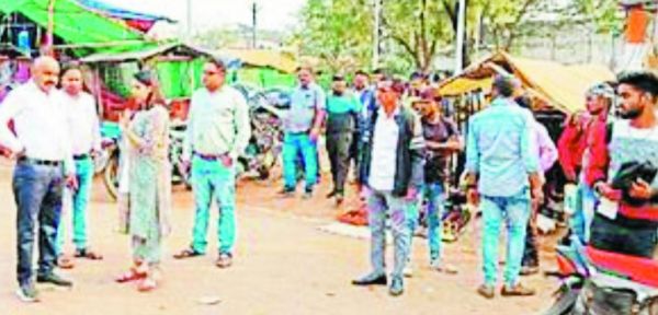 पार्किंग जोन पर बेजा कब्जा ने बढ़ाई परेशानी, कार्रवाई के निर्देश 