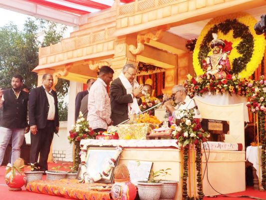 शास्त्रों में ब्रहम की निंदा व माया की स्तुति नहीं की गई है-शास्त्री