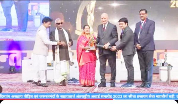 चन्द्रलेखा को अंतरराष्ट्रीय सेवा अवॉर्ड 
