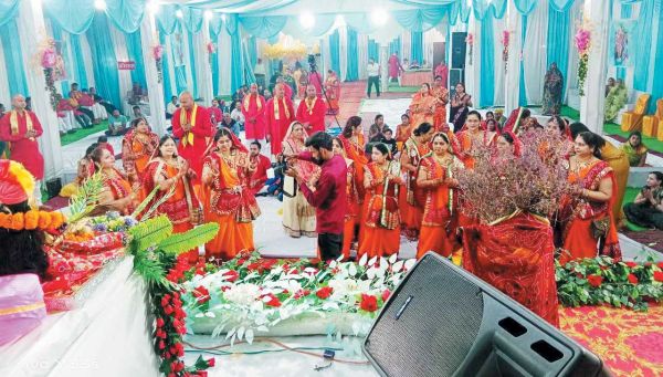 कलश यात्रा के साथ भागवत कथा शुरू