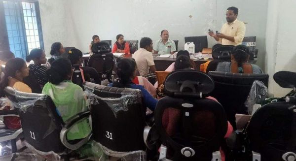 मितानिनों को सिकल सेल जांच प्रशिक्षण 