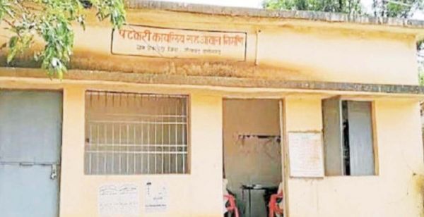 ग्रामीण पटवारी कार्यालय शहरों में, भटकने मजबूर