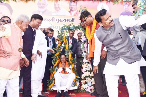 साय-ओपी को लड्डुओं से तौला