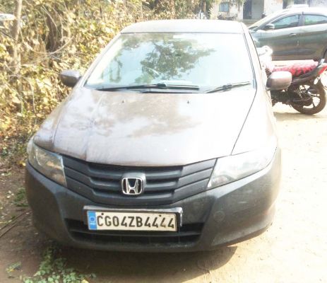 नशे में महिला से छेडख़ानी, कार जब्त