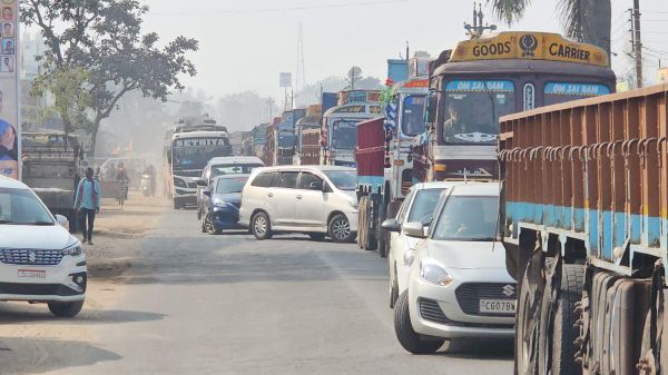केशकाल घाट में 18 घंटे रुक-रुककर जाम