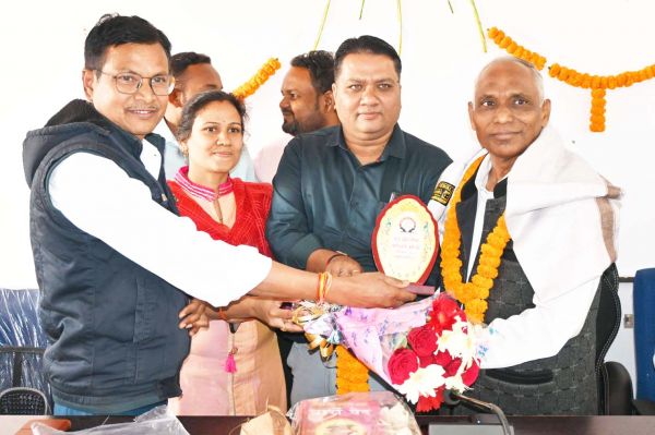 जिला कोषालय अधिकारी  को दी गई विदाई