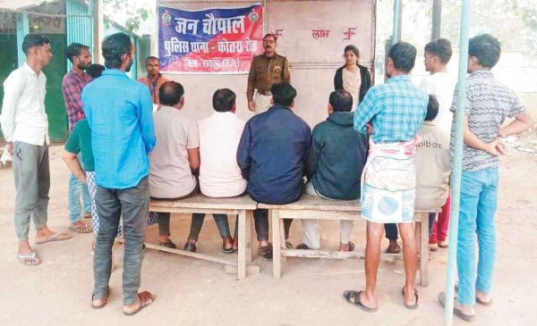 पुलिस जन चौपाल, ग्रामीणों को किया जागरूक