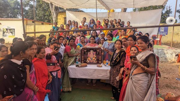 आंगनबाड़ी कार्यकर्ताओं ने विधायक का किया सम्मान