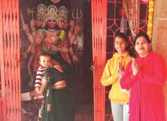 नववर्ष का स्वागत, मंदिरों में भीड़