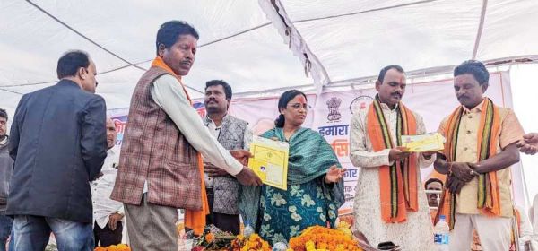 विकसित भारत संकल्प यात्रा शिविर, विधायक हुईं शामिल