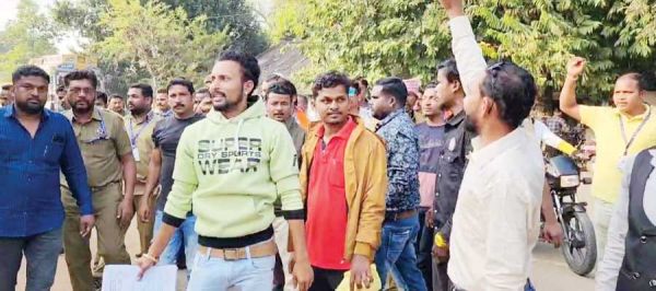 हिट एंड रन कानून का विरोध,चालकों ने रैली निकाल सौंपा ज्ञापन