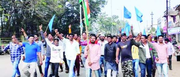 नए कानून के खिलाफ सडक़ पर उतरे चालक, निकाली तिरंगा यात्रा