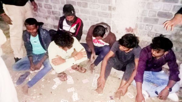 आधा दर्जन जुआरी पकड़ाए