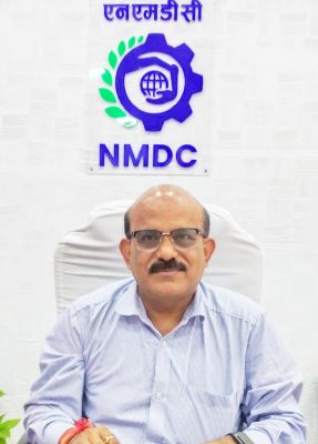 एनएमडीसी बचेली के उत्पादन सीजीएम संजय बासु सेवानिवृत्त