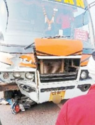 बस की चपेट में आया बाइक सवार, मौत  