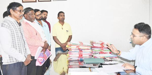 जनदर्शन में मूलभूत सुविधा, पेंशन दिलाने सहित अन्य आवेदन मिले