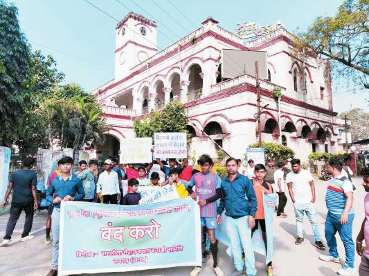 खेल मैदान का व्यवसायिक उपयोग, खिलाड़ी नाराज, सौंपा ज्ञापन