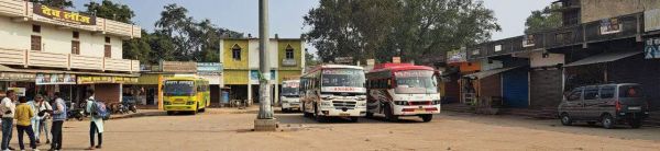 नए कानून का विरोध,  दूसरे दिन भी ट्रकों और बसों के पहिए थमे