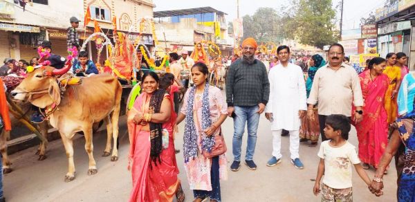 9 वेदियों में 9 पंडितों ने कराया 9 कन्या का विवाह, निकली बारात