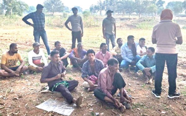 आम बगीचा और पुल के पास दर्जनभर जुआरी पकड़ाए