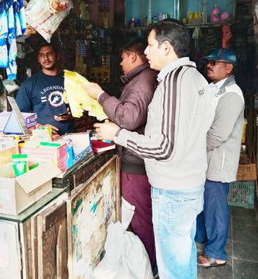 11 कारोबारियों से प्रतिबंधित पॉलीथिन जब्त