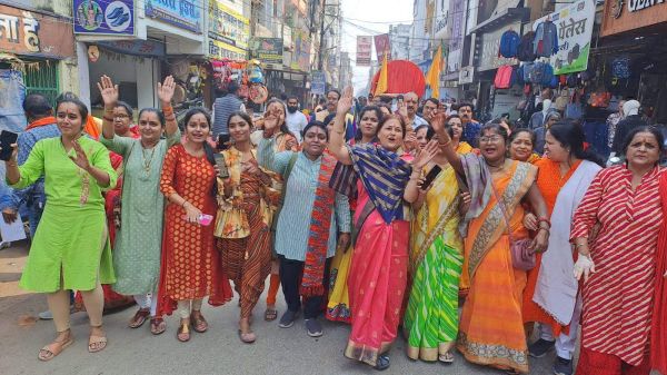 बागेश्वरधाम से निकली पादुका शोभायात्रा
