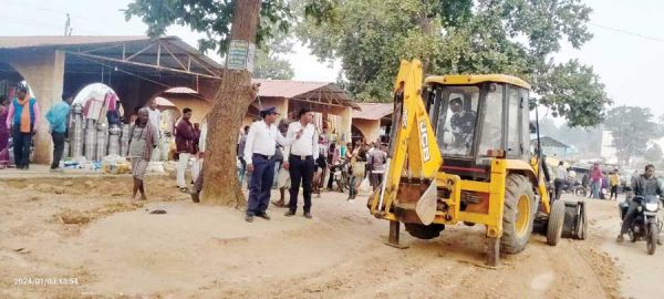 साप्ताहिक बाजार से हटाए अतिक्रमण