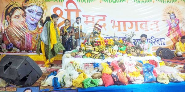 भागवत कथा में शामिल हुर्इं विधायक 