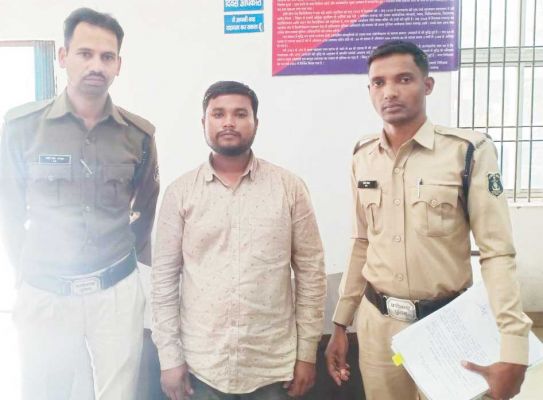 दहेज प्रताडऩा का फरार आरोपी मुंबई में पकड़ाया