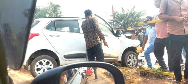 शिक्षिका की कार से मासूम जख्मी