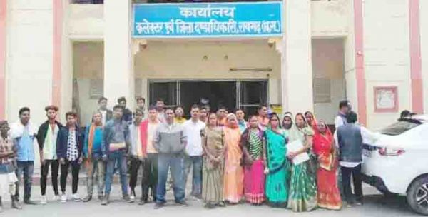 एसईसीएल बरौद के अनदेखी से गुस्साए ग्रामीणों ने खोला मोर्चा, सौंपा ज्ञापन  