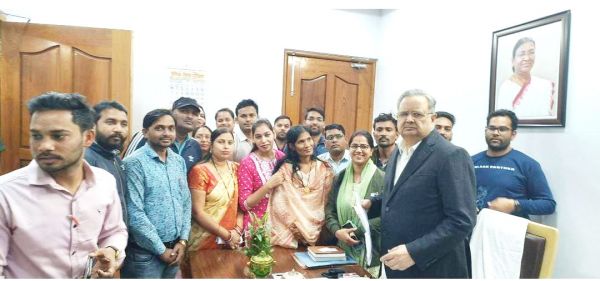 एकलव्य विद्यालय के अतिथि शिक्षकों ने की सीएम व विस अध्यक्ष से भेंट