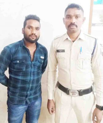 पिकअप चोरी का फरार आरोपी गिरफ्तार 