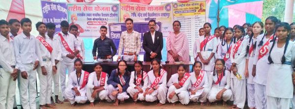 स्कूली बच्चों को दी कानूनी जानकारी