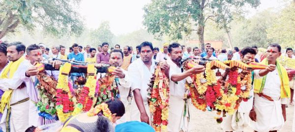 करसाड जात्रा में देवी-देवताओं का मिलन, जुटे हजारों आदिवासी