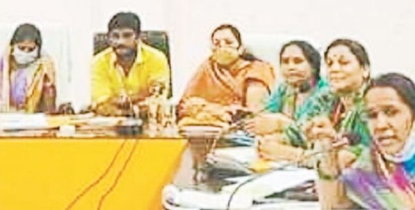 पहले भाजपा, अब कांग्रेस के सदस्य  लगा रहे हैं फंड रोकने का आरोप