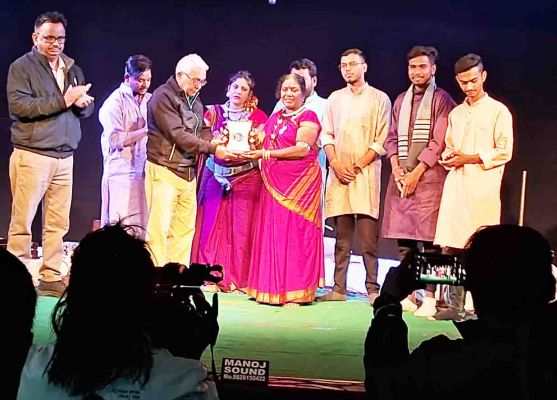 नाट्य समारोह में पूनम की गायिकी ने बांधा समा