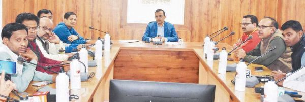 जिला निर्वाचन अधिकारी ने मतदाता सूची की प्रारंभिक प्रकाशन और विशेष संक्षिप्त पुनरीक्षण की जानकारी दी 