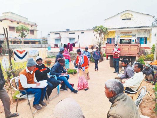 कोरवा आश्रम से कालाबाजारी करते ट्रैक्टर लोड चावल ग्रामीणों ने पकड़ा, जाँच शुरू