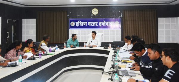 फोटोयुक्त निर्वाचक नामावलियों का विशेष संक्षिप्त पुनरीक्षण पर बैठक