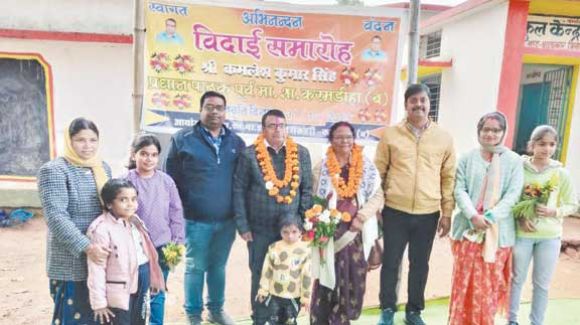 सेवानिवृत प्रधानपाठक को दी विदाई