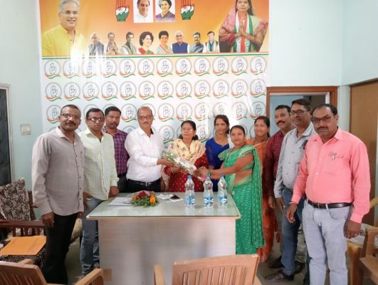 सहायक शिक्षकों ने मांग को लेकर विधायक को सौंपा ज्ञापन