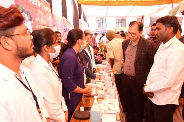 योजनाओं का लाभ लेने लोग आगे आएं-कलेक्टर