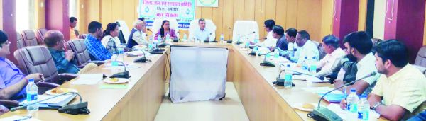 समय पर काम पूरा नहीं, कलेक्टर ने जताई नाराजगी 